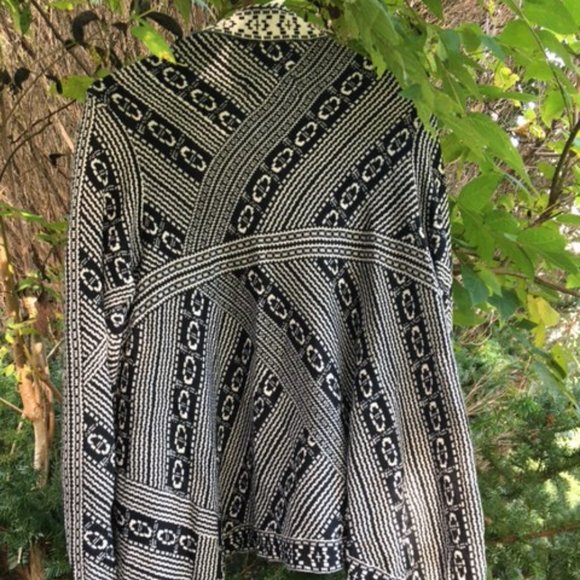 Waterfall cardigan NWOT with geometric design M. - Picture 2 of 9